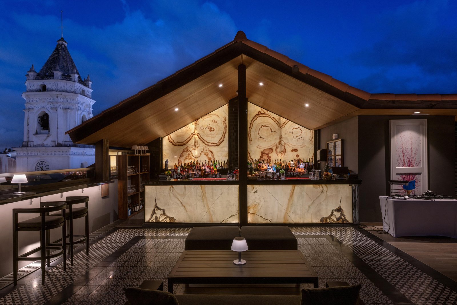 Hotel La Compañía Casco Antiguo - The Unbound Collection by Hyatt, at the table