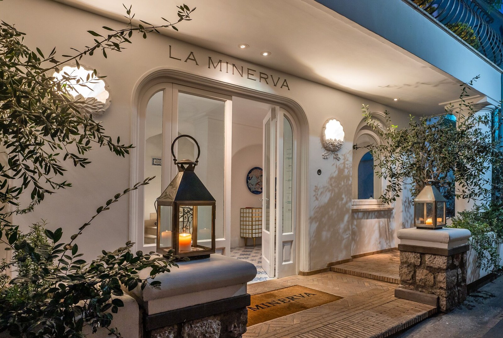 Albergo la Minerva, backstory