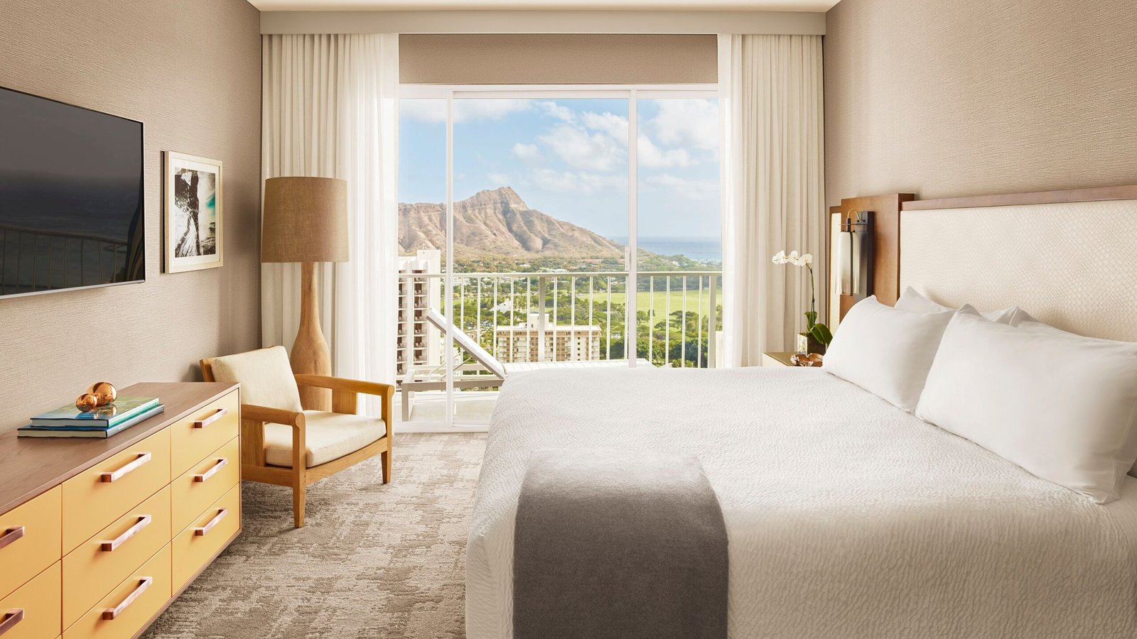 Alohilani Resort Waikiki Beach — rooms