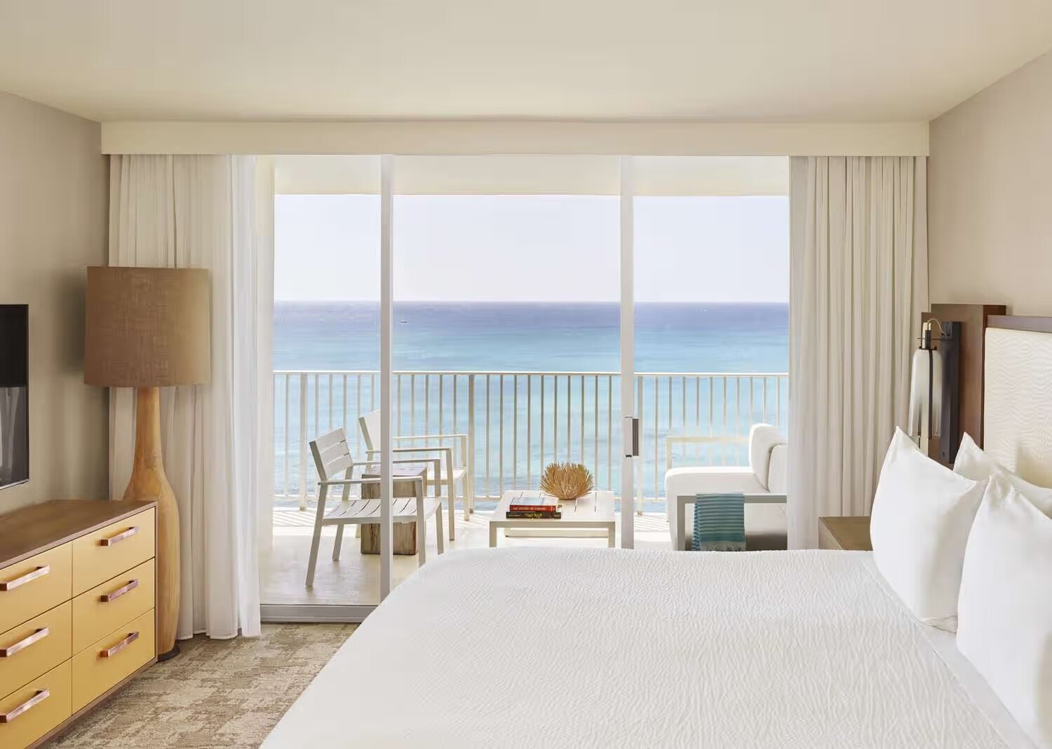 Alohilani Resort Waikiki Beach — rooms