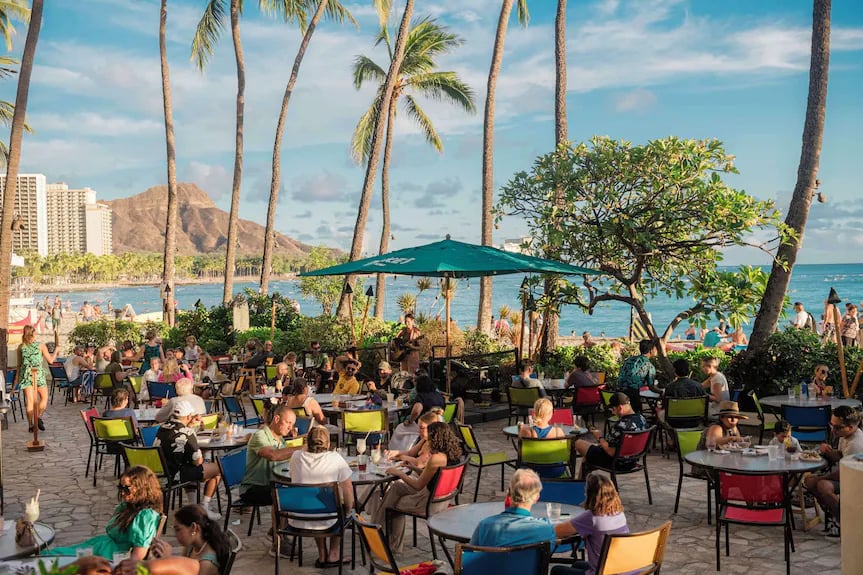 Outrigger Waikiki Beach Resort — eat & drink