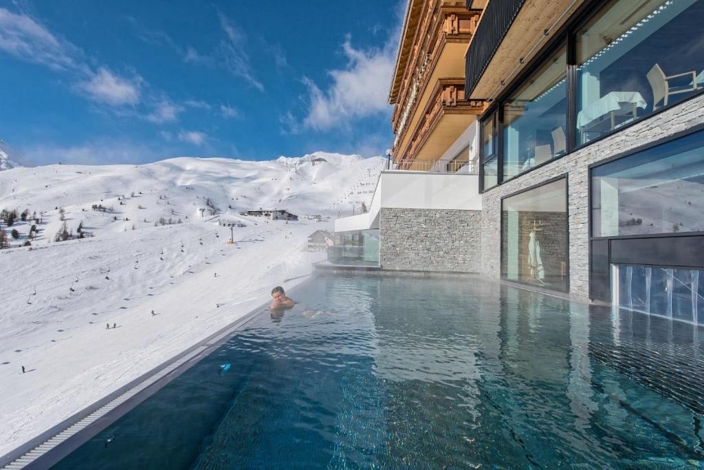 Hotel Schöne Aussicht, the pool