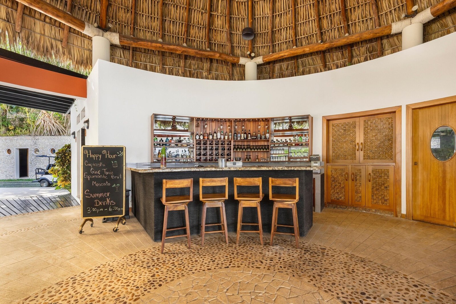 Bolontiku Hotel Boutique, eat & drink