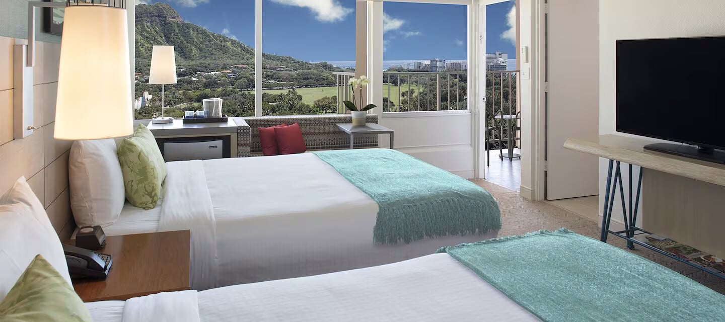 Queen Kapiʻolani Hotel — vibe