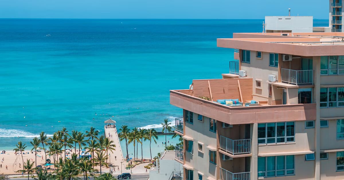 Queen Kapiʻolani Hotel — vibe