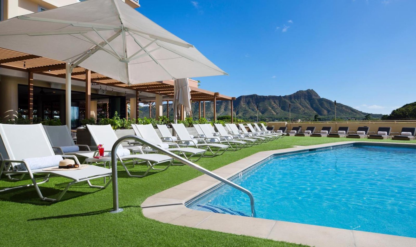 Queen Kapiʻolani Hotel, the pool