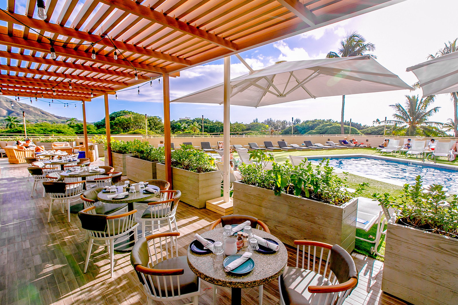 Queen Kapiʻolani Hotel, deck.