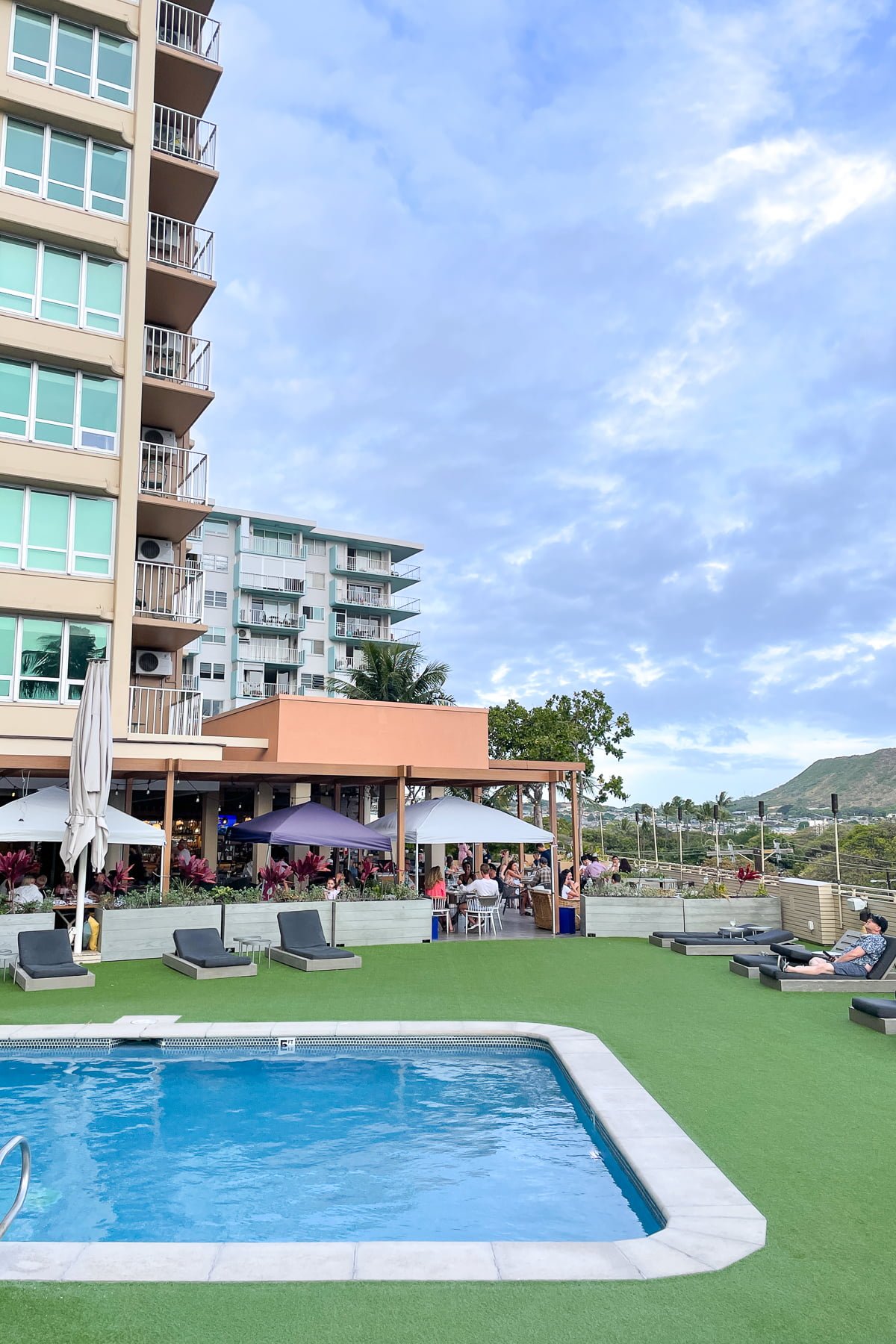 Queen Kapiʻolani Hotel, the pool