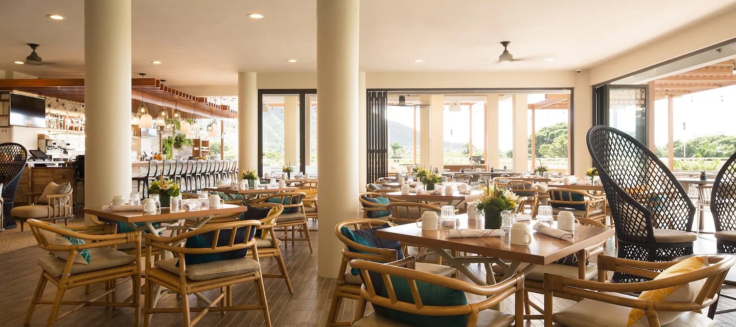 Queen Kapiʻolani Hotel, deck.