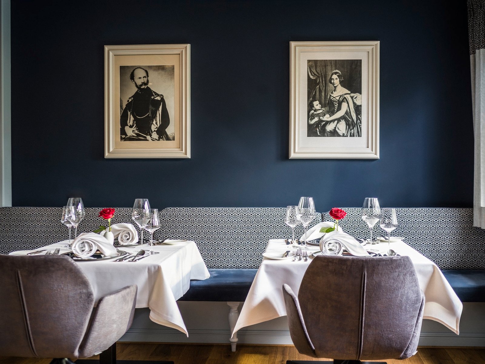 Das König Ludwig, at the table