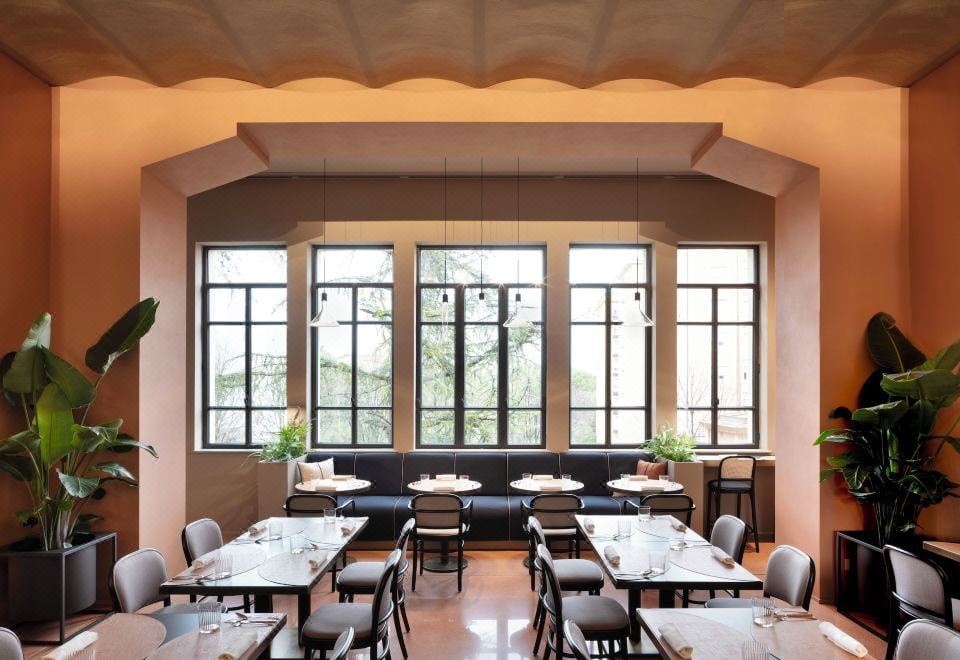 Interno Marche, at the table