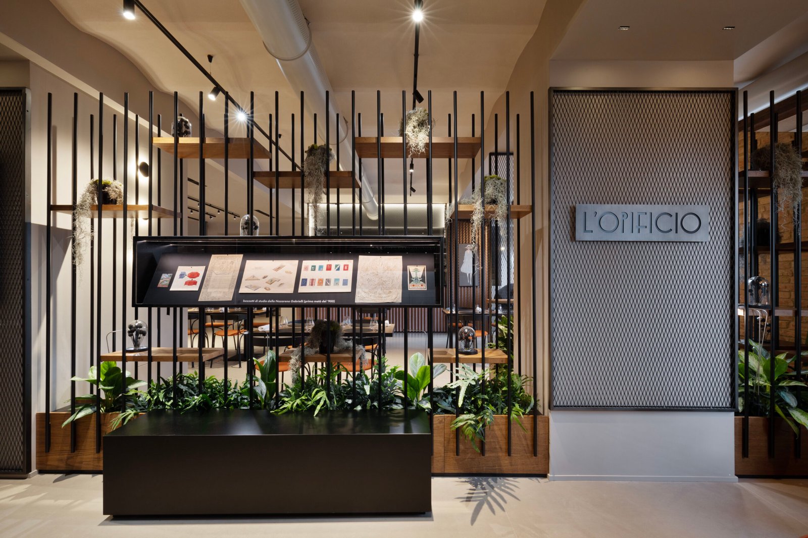 Interno Marche, at the table