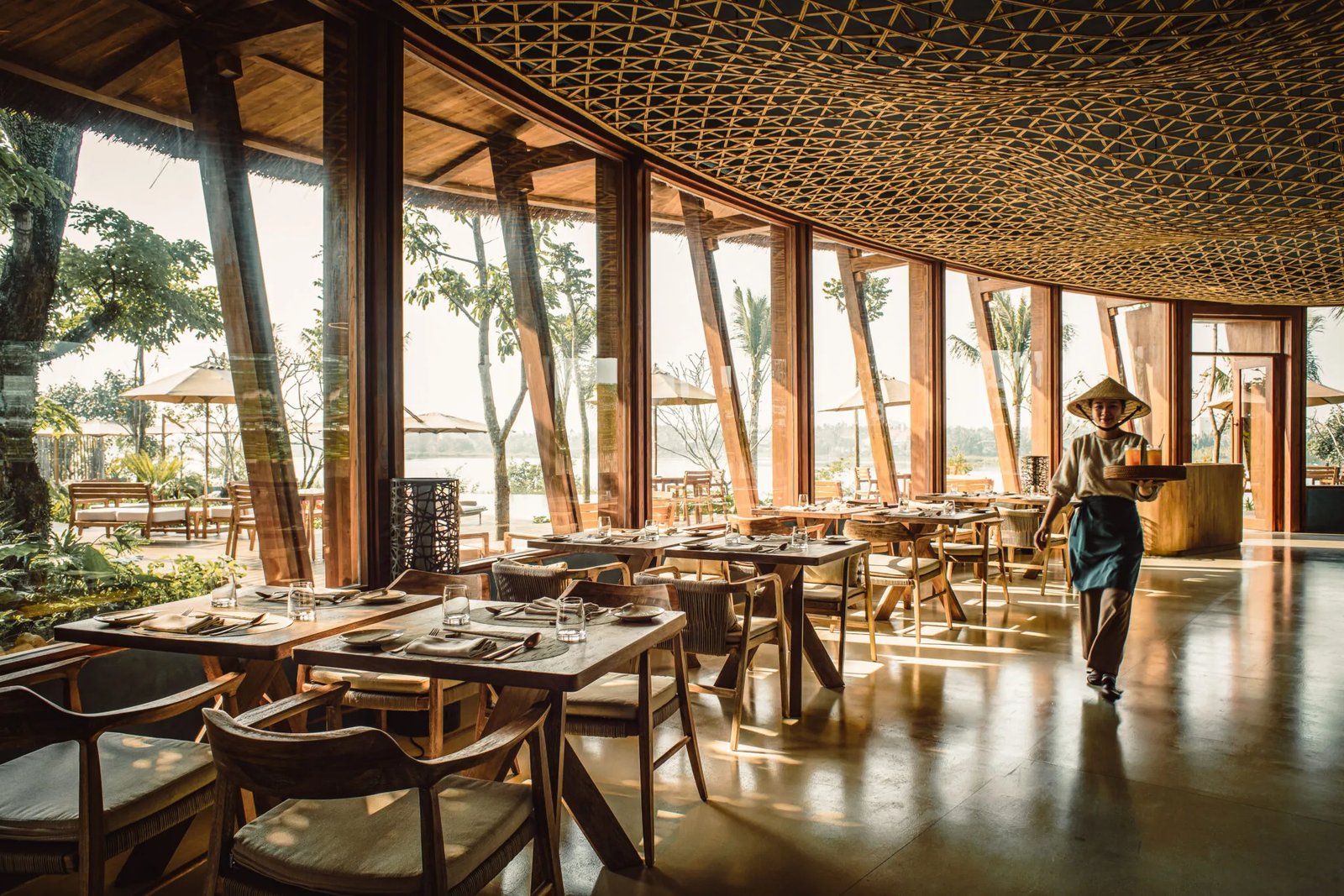 Namia River Retreat, at the table