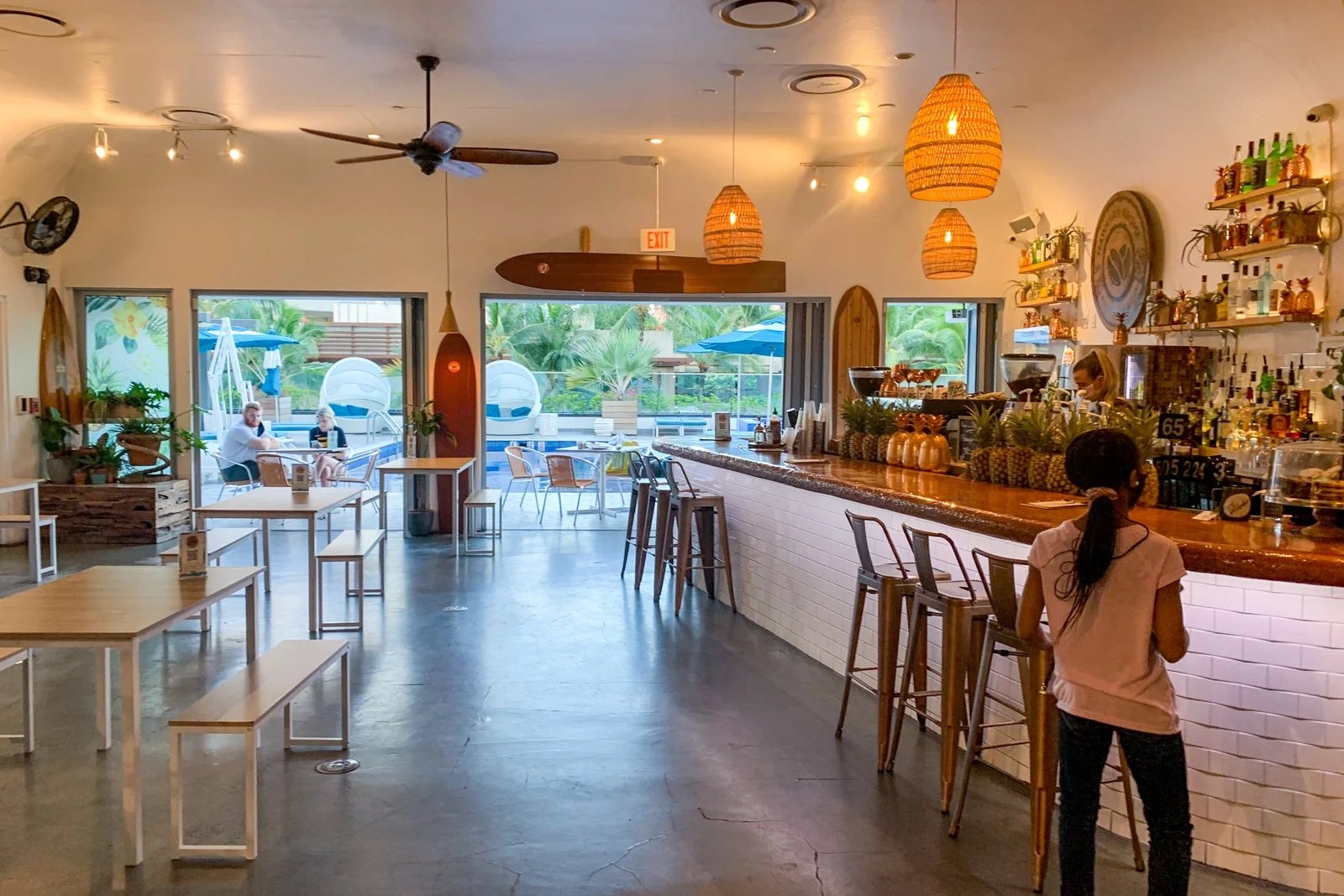 Outrigger Waikiki Beachcomber Hotel — eat & drink
