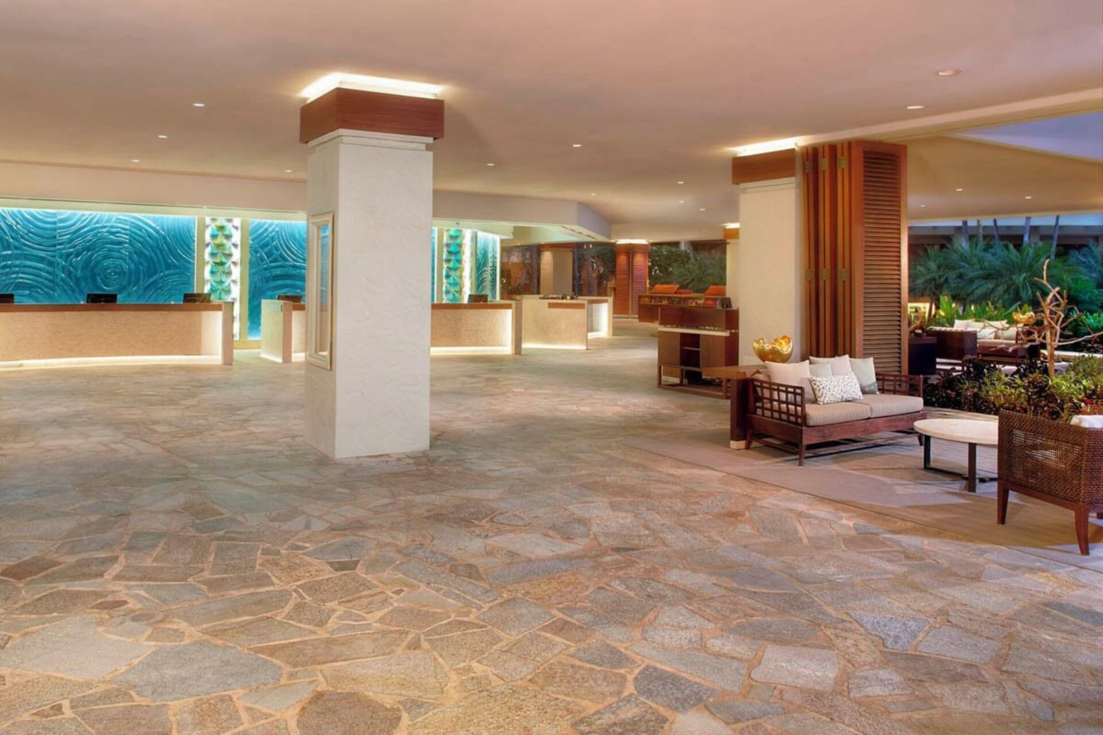 Hilton Hawaiian Village Waikiki Beach Resort — vibe