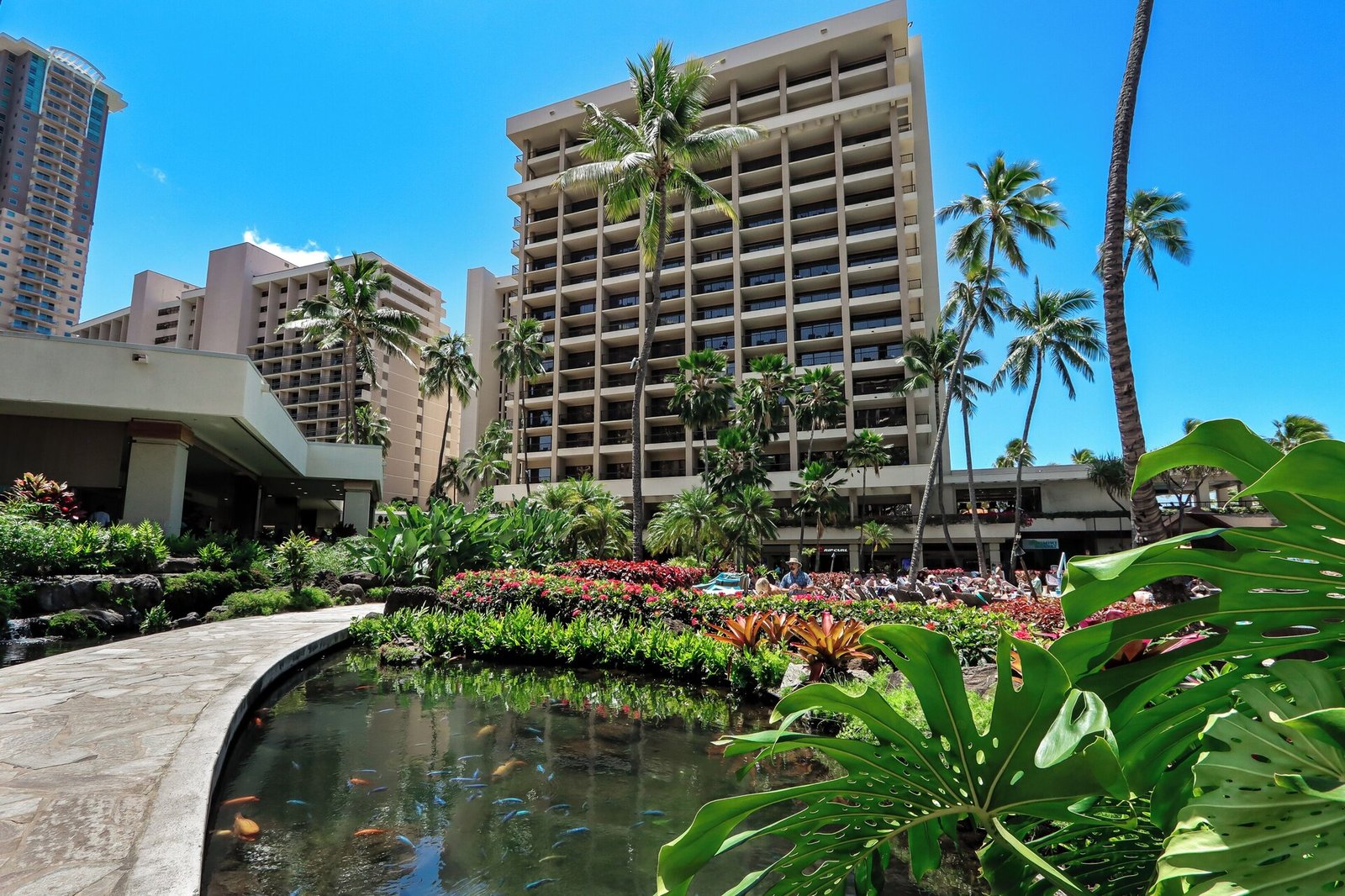 Hilton Hawaiian Village Waikiki Beach Resort — vibe