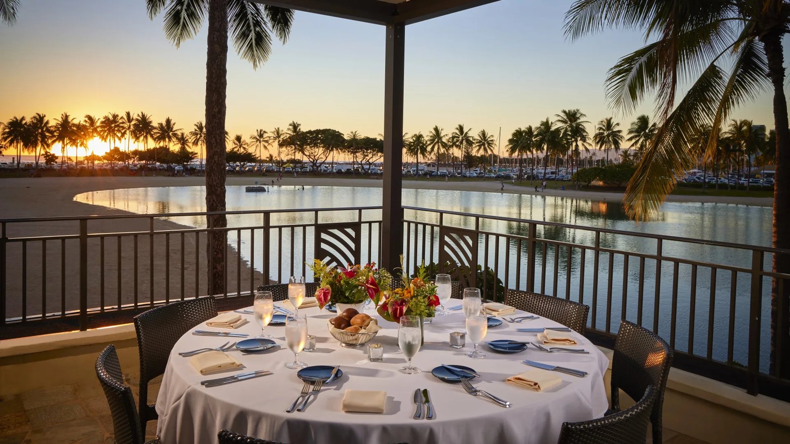 Hilton Hawaiian Village Waikiki Beach Resort — eat & drink