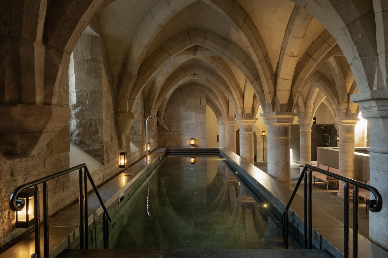 Les Sources de Vougeot, the pool