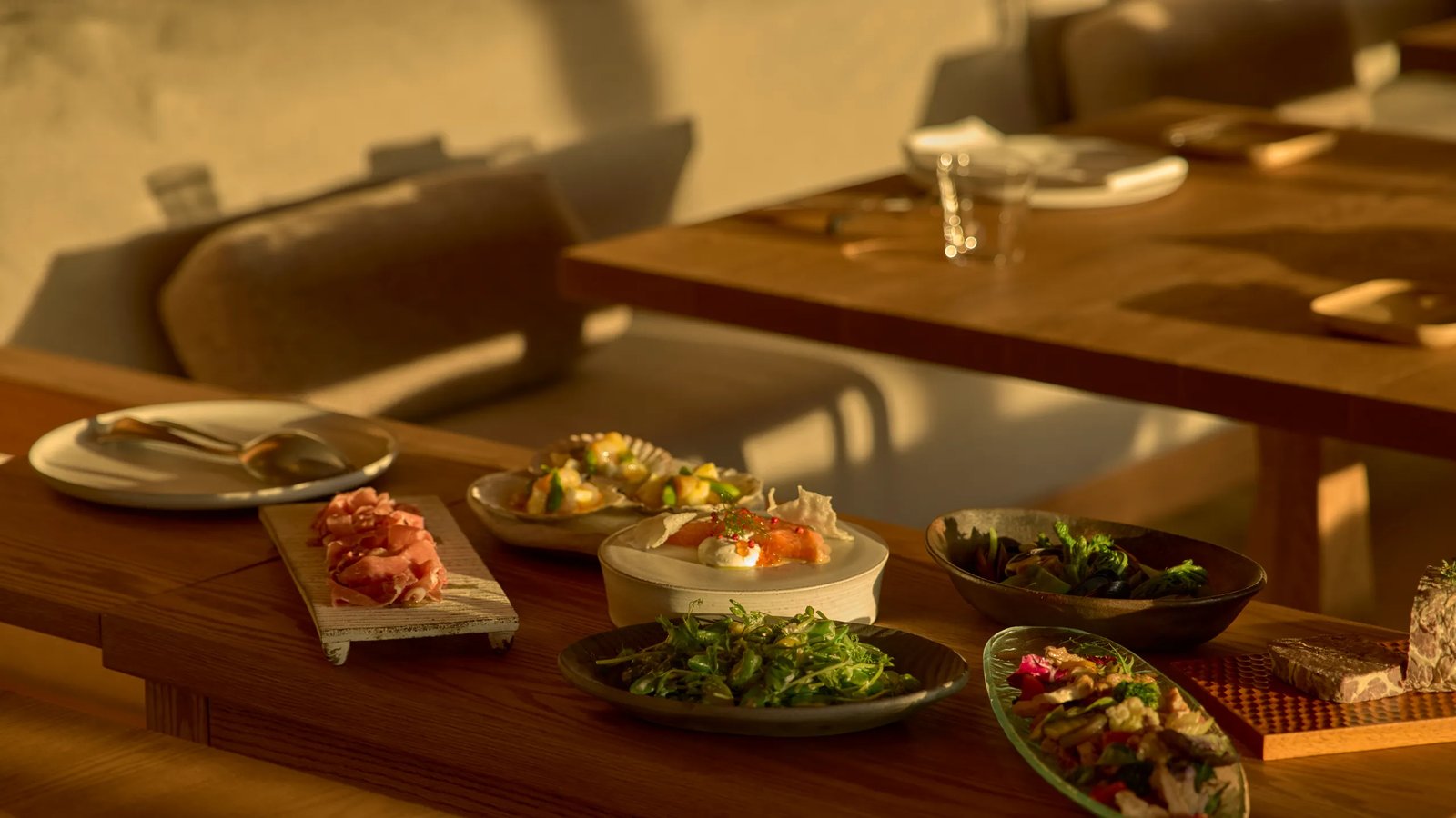 AZUMA FARM Koiwai, main dining room & restaurant