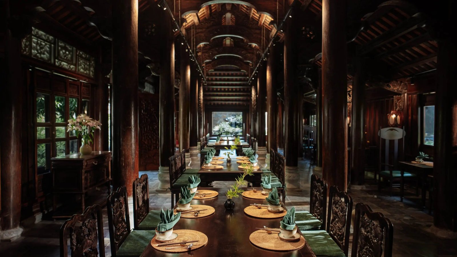 Jiva Hoa Lu Retreat, at the table