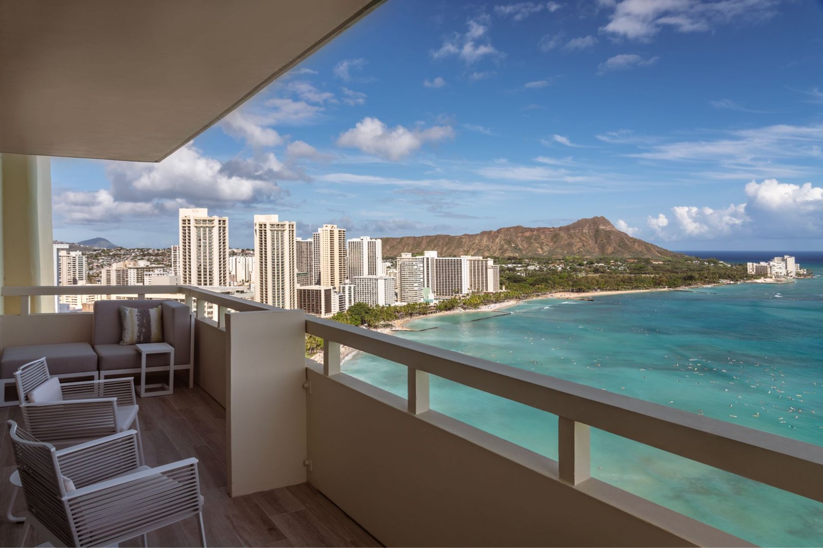 Sheraton Waikiki Beach Resort — vibe
