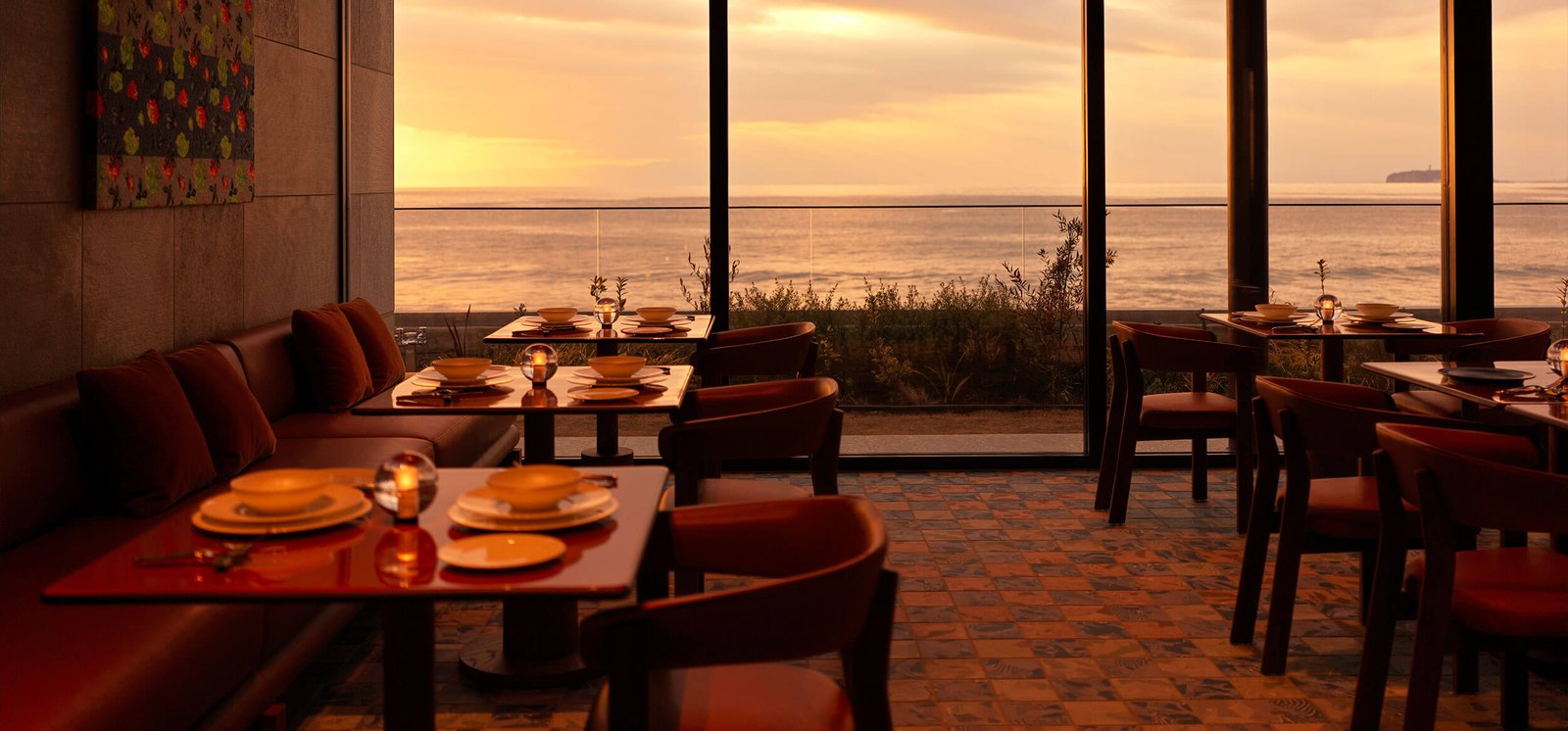 Casa CABaN HAYAMA, at the table
