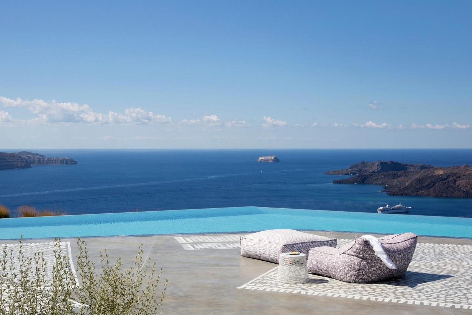 Erosantorini Estate, vibe