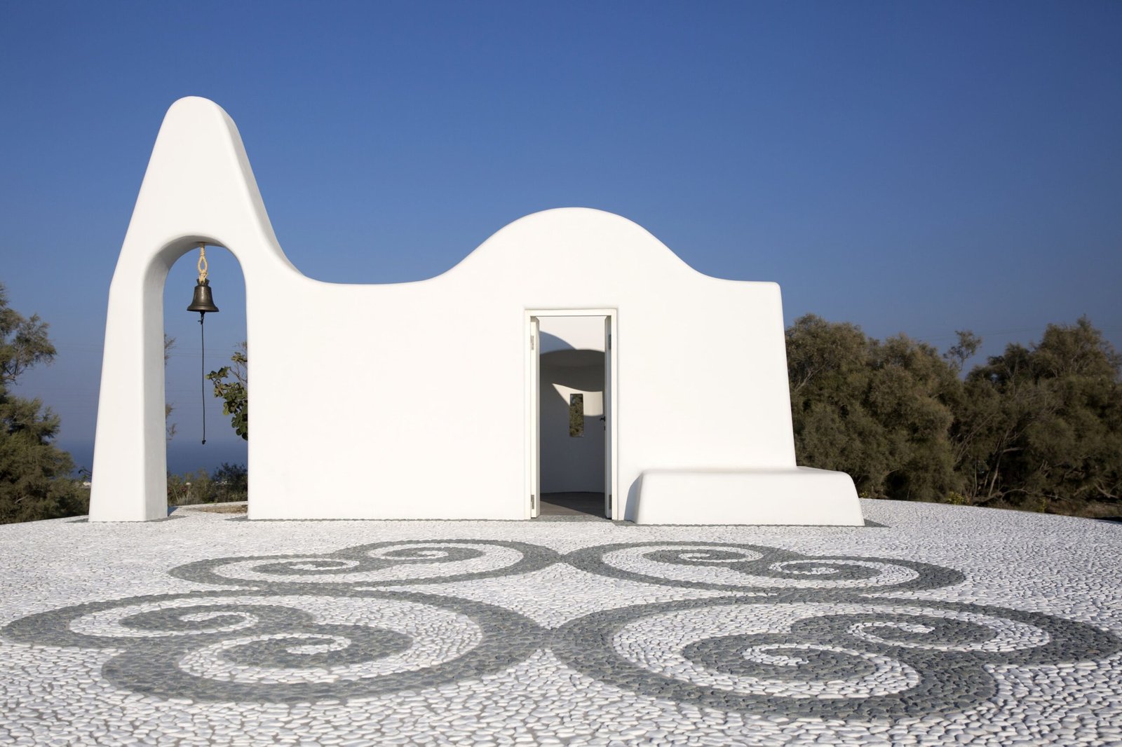 Erosantorini Estate, backstory