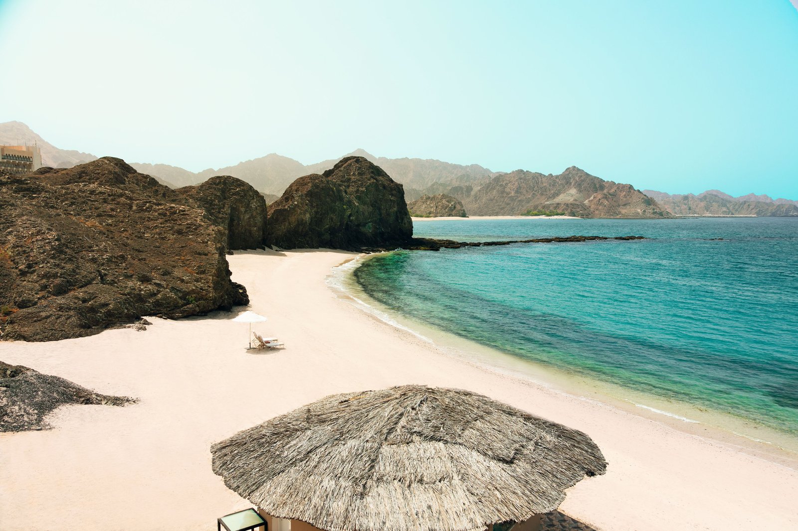 Al Bustan Palace, a Ritz-Carlton Hotel, vibe