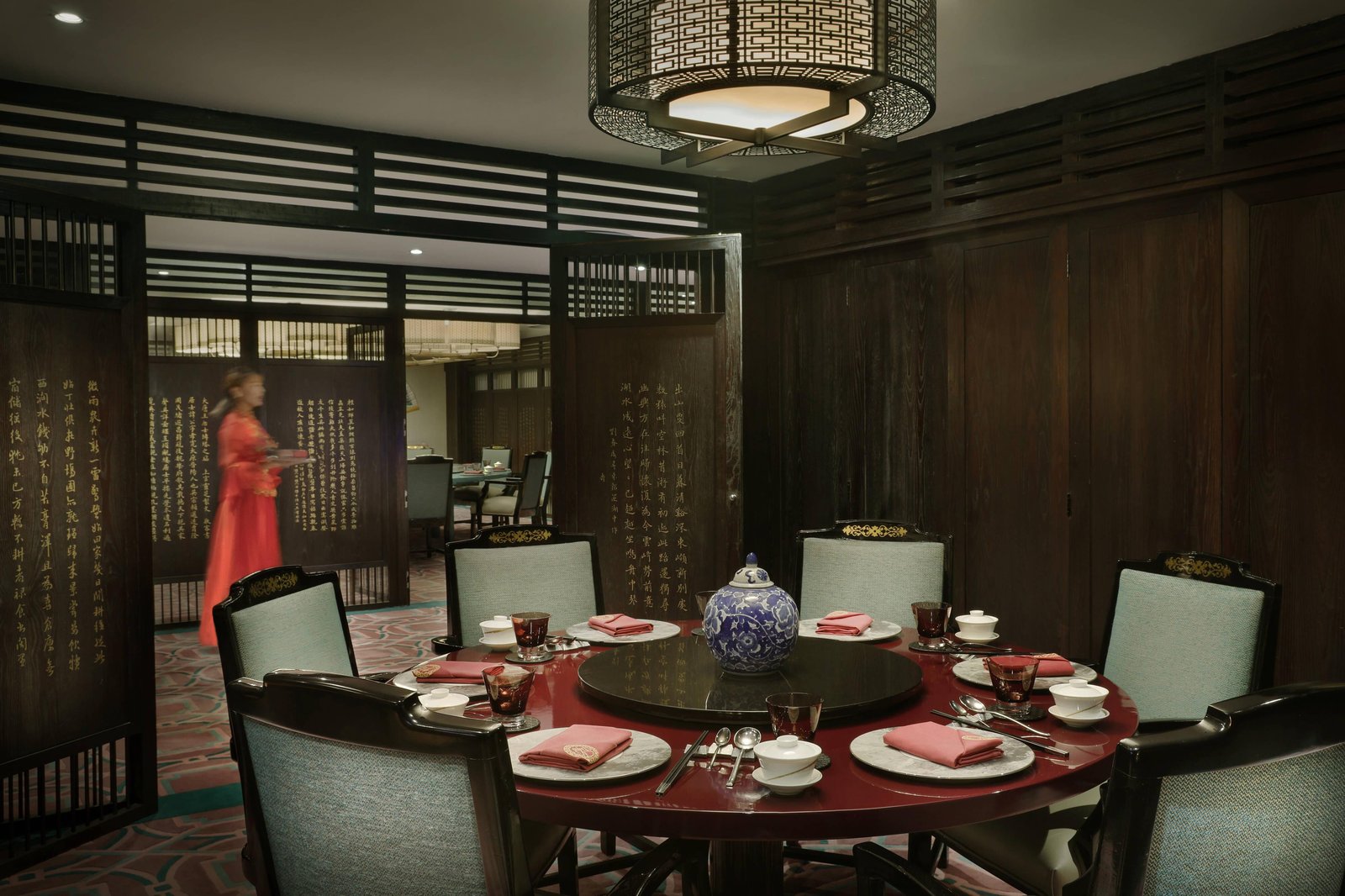 Al Bustan Palace, a Ritz-Carlton Hotel, eat & drink