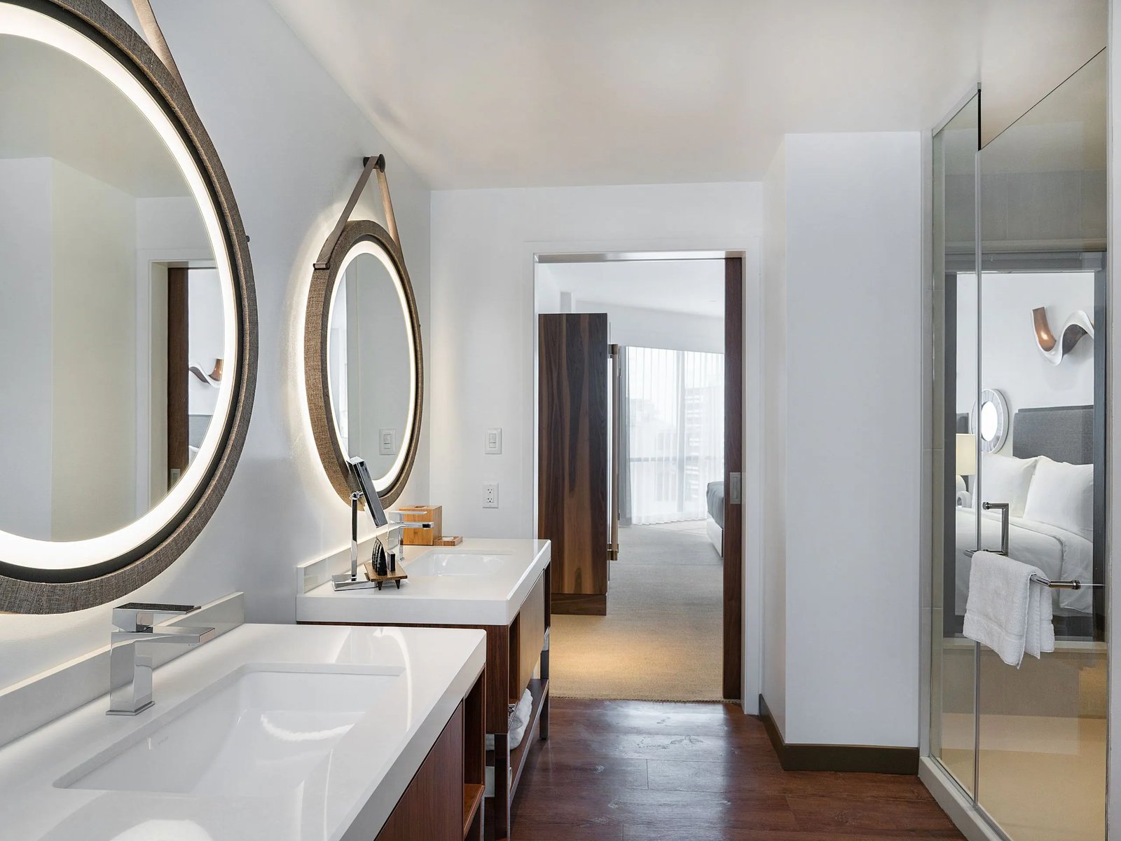 Hyatt Centric Waikiki Beach — rooms