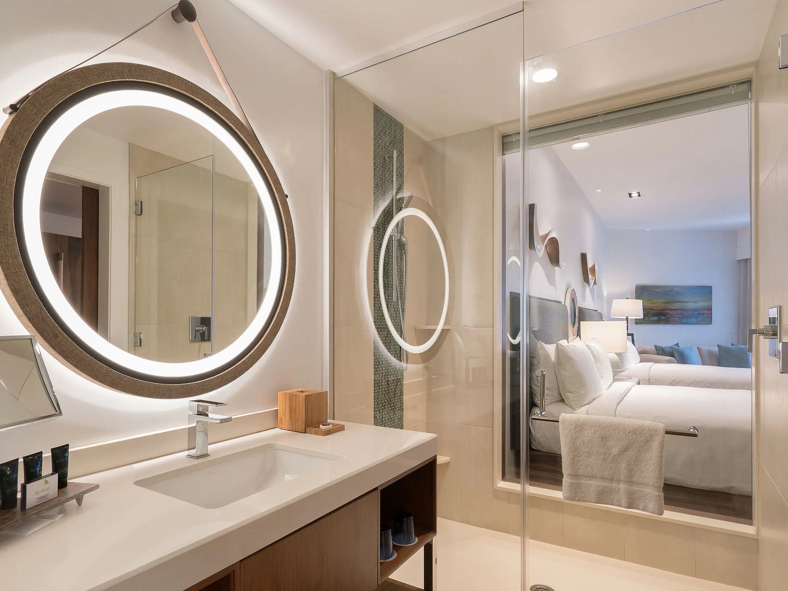 Hyatt Centric Waikiki Beach — rooms