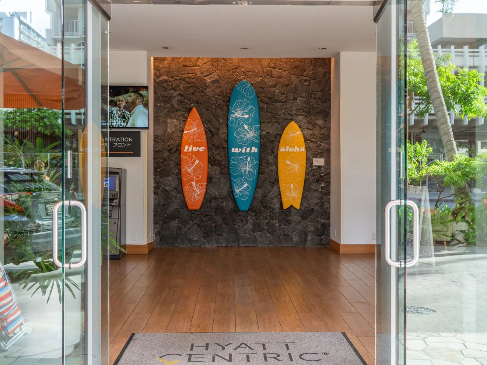 Hyatt Centric Waikiki Beach — vibe
