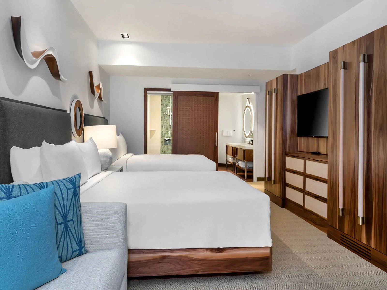 Hyatt Centric Waikiki Beach — rooms