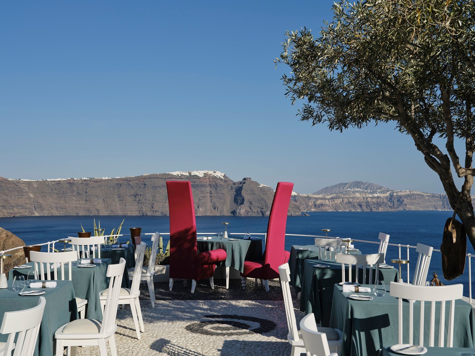 Andronis Luxury Suites, eat & drink