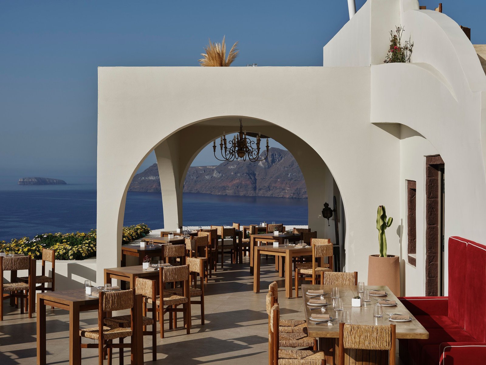 Andronis Luxury Suites, eat & drink