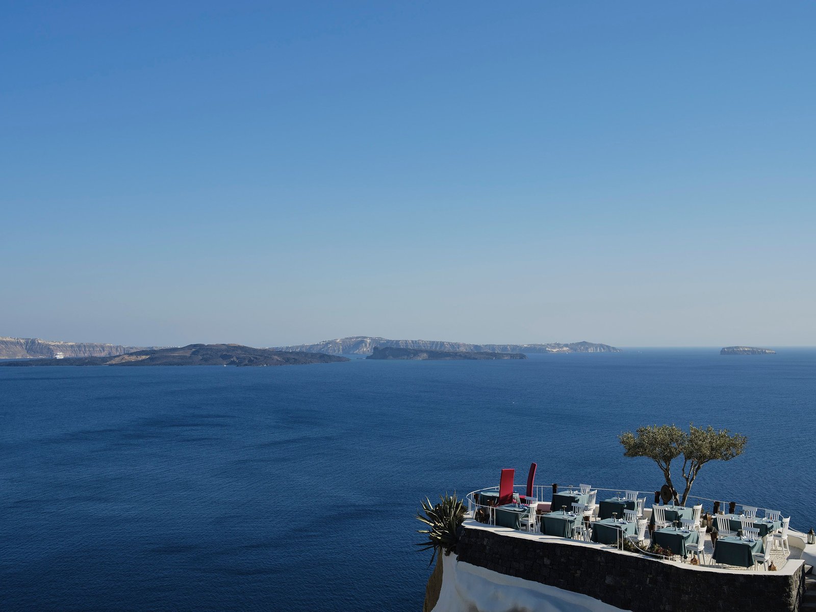Andronis Luxury Suites, eat & drink