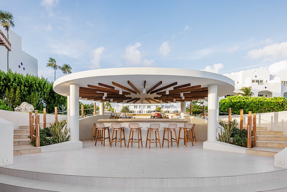 Aurora Anguilla Resort & Golf Club, eat & drink