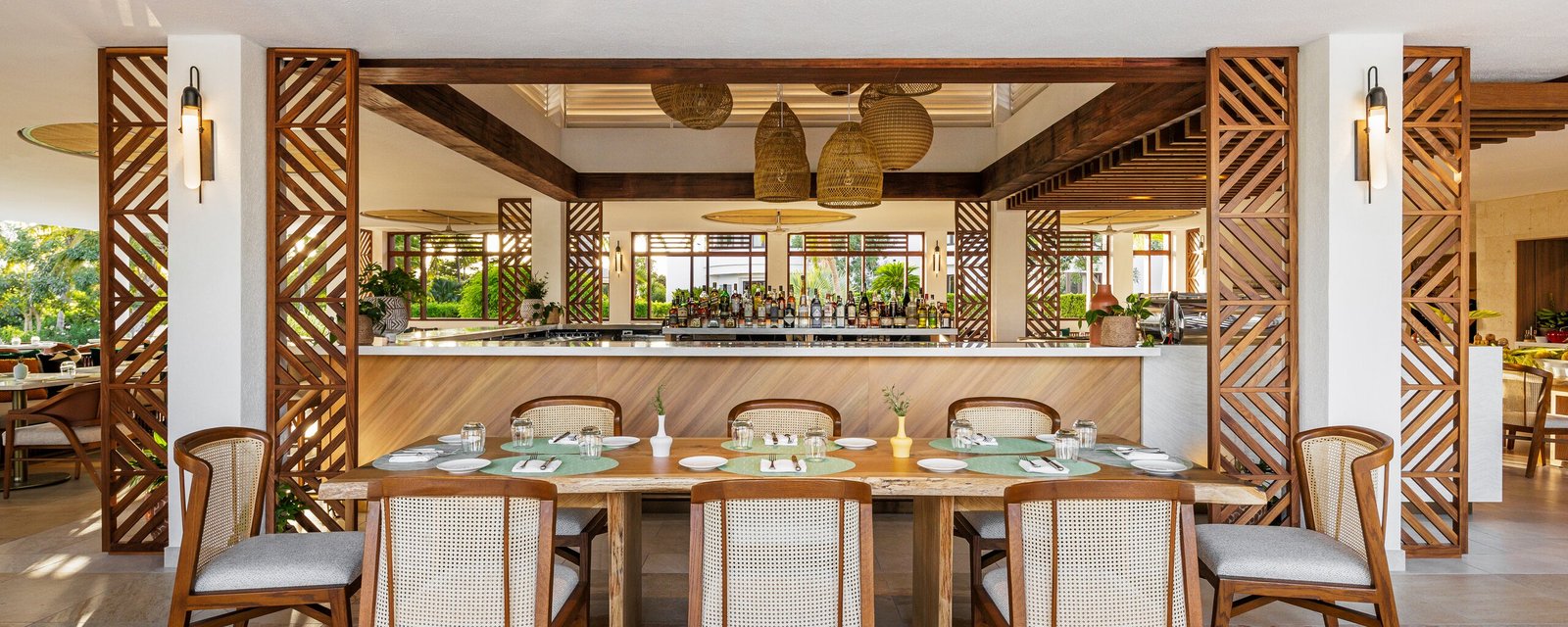 Aurora Anguilla Resort & Golf Club, eat & drink