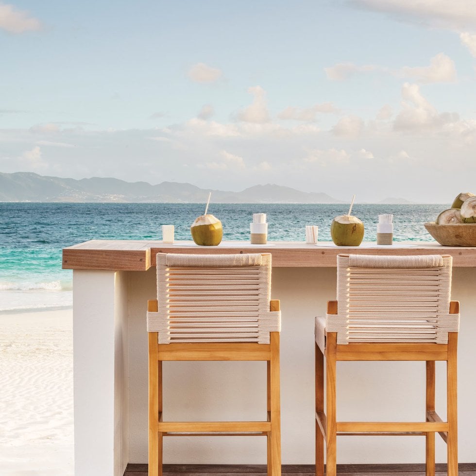 Aurora Anguilla Resort & Golf Club, eat & drink