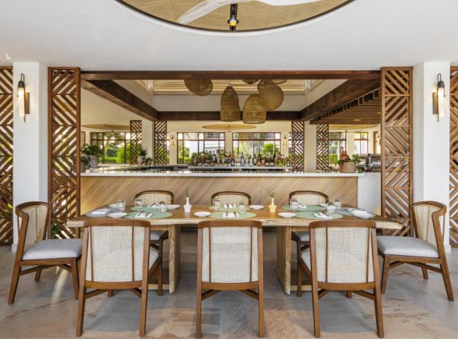 Aurora Anguilla Entertainment Complex, eat & drink