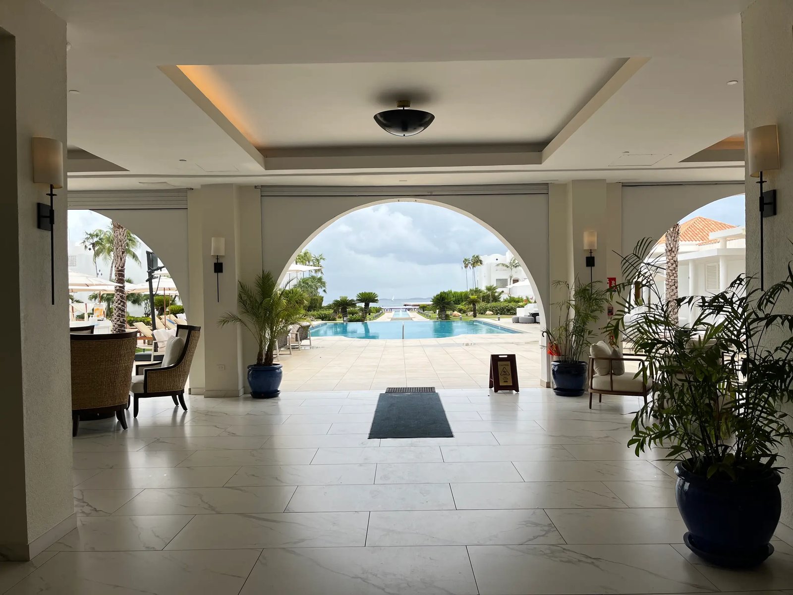 Aurora Anguilla Entertainment Complex, vibe