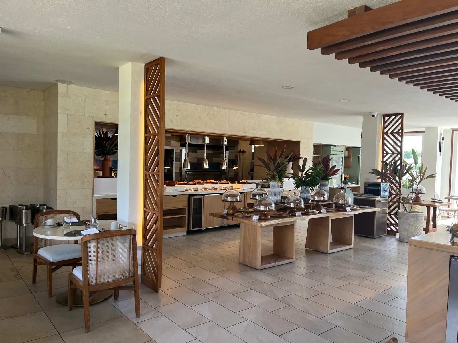 Aurora Anguilla Entertainment Complex, eat & drink
