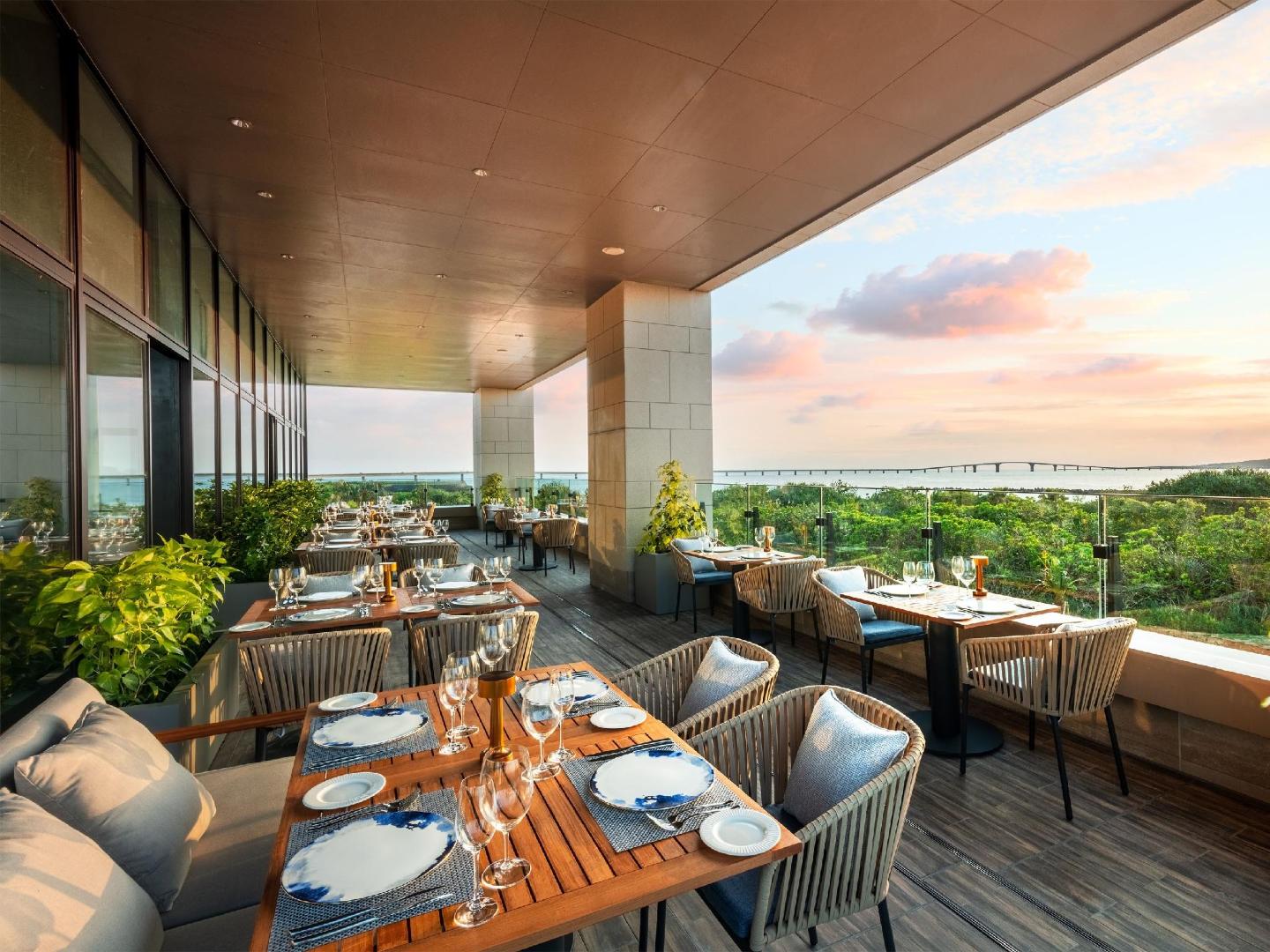 Hilton Okinawa Miyako Island Resort, at the table