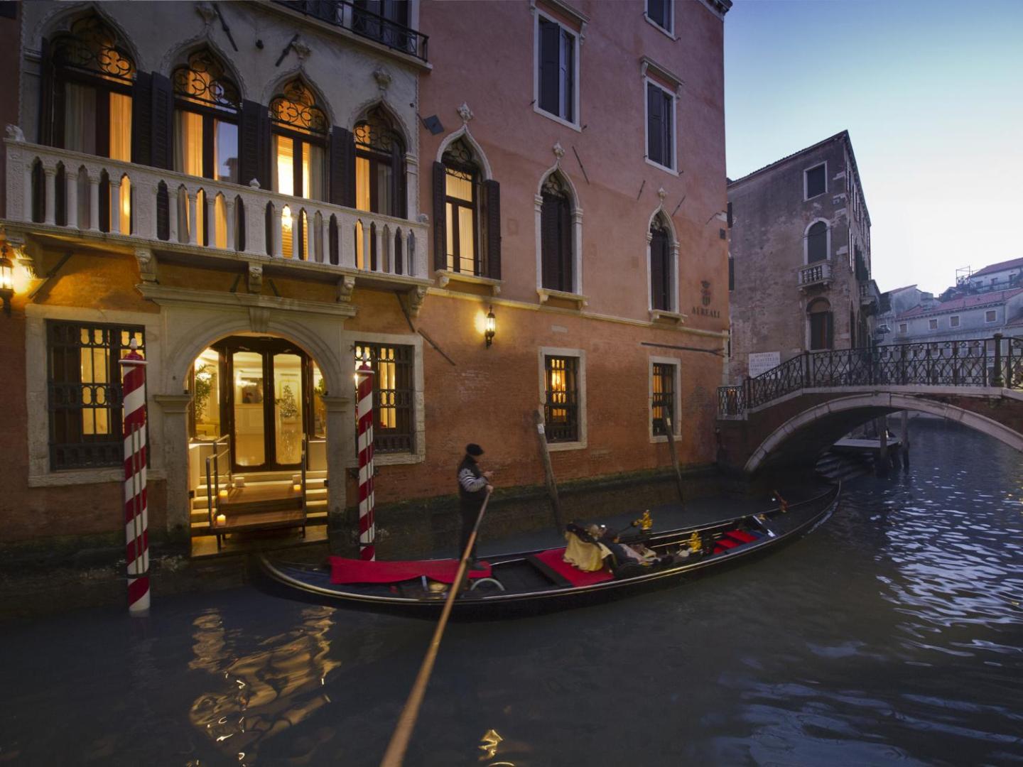 Hotel Ai Reali, backstory