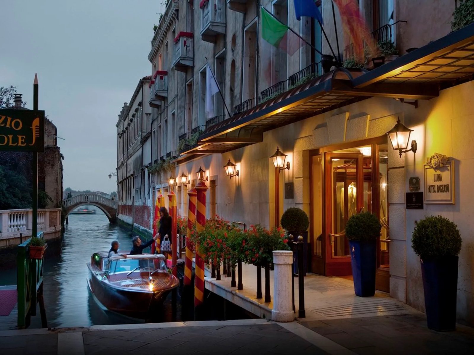 Baglioni hotel luna, backstory