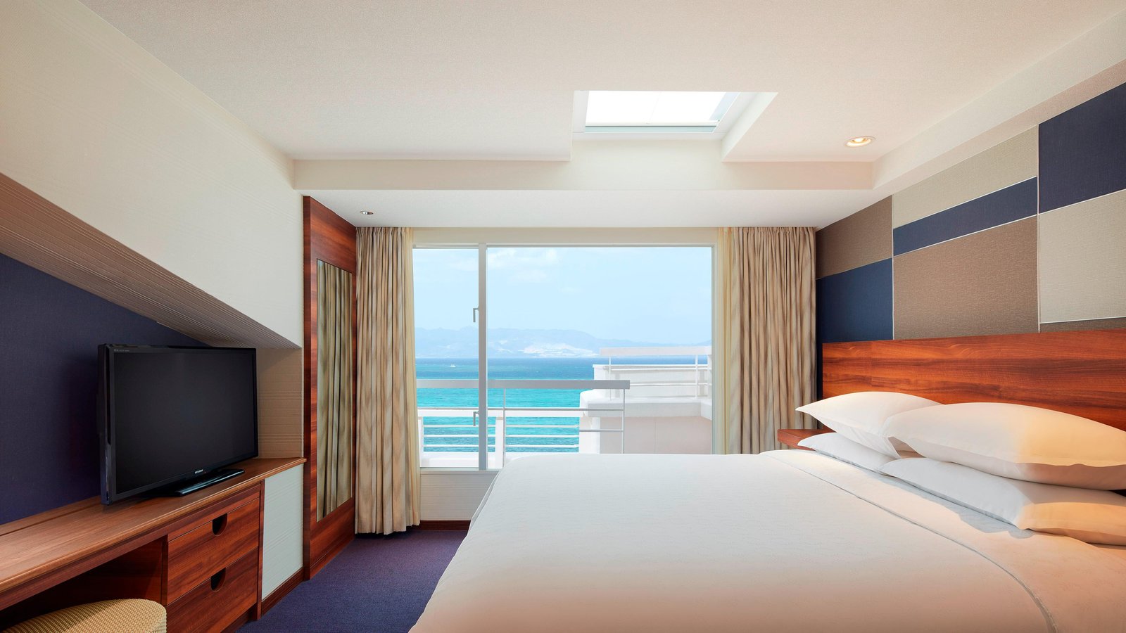Sheraton Okinawa Sunmarina Resort — rooms