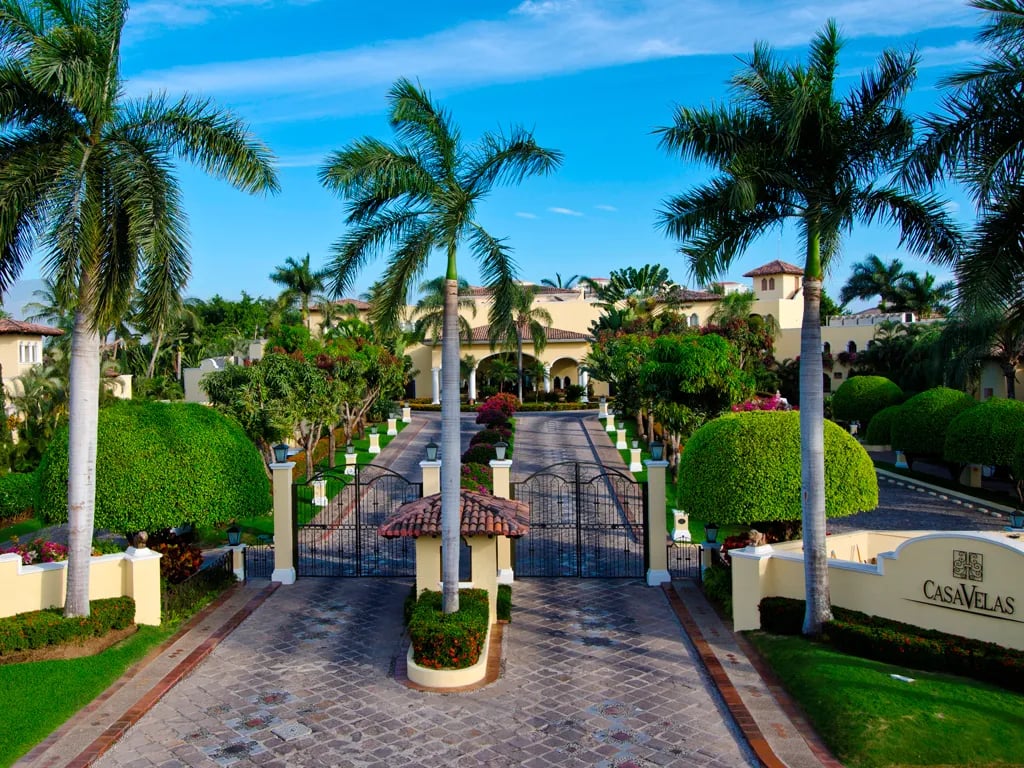 Casa Velas, backstory