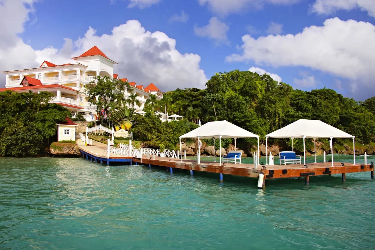 Cayo Levantado Resort, backstory