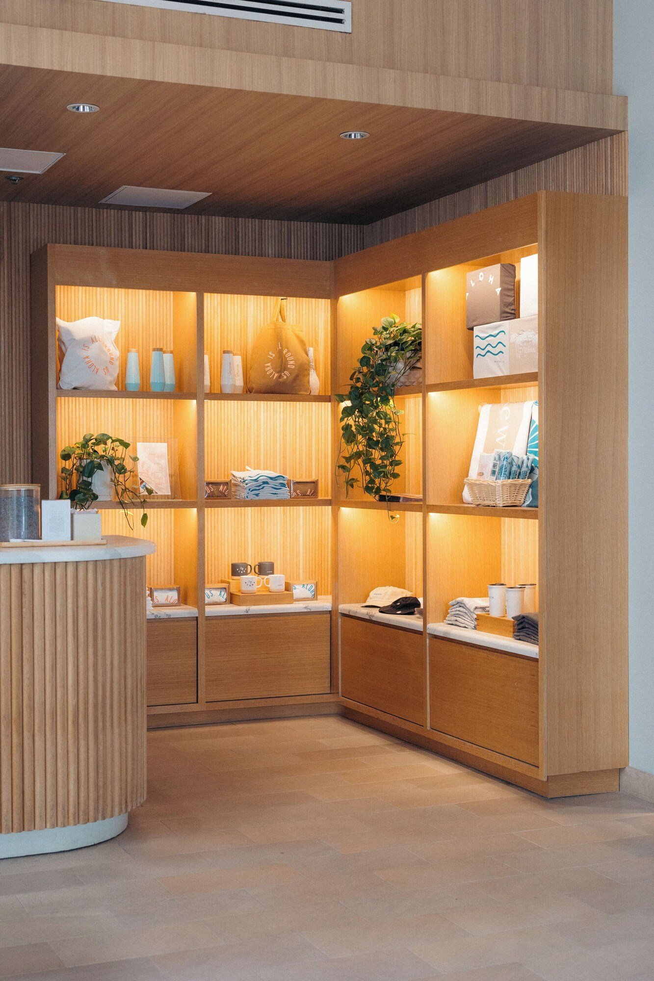 Hotel Renew Honolulu — vibe